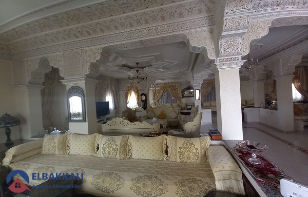 Villa à vendre avec terrasse et trois étages — Tanger, Centre ville - 3