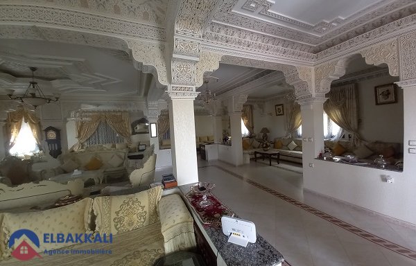 Villa à vendre avec terrasse et trois étages — Tanger, Centre ville - 4