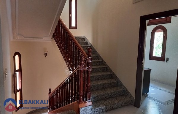 Villa à vendre avec terrasse et trois étages — Tanger, Centre ville - 5