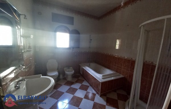 Villa à vendre avec terrasse et trois étages — Tanger, Centre ville - 7