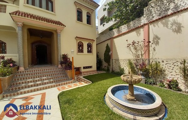 Villa à vendre avec terrasse et trois étages — Tanger, Centre ville - 14