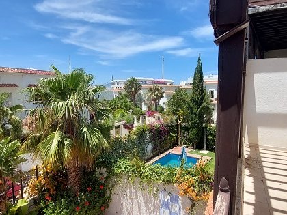 Villa zur Miete mit Pool und drei Etagen