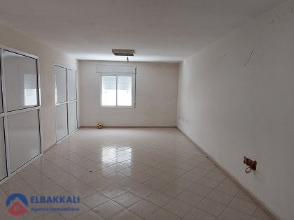 Bureau à vendre au premier étage — Tanger, Centre ville