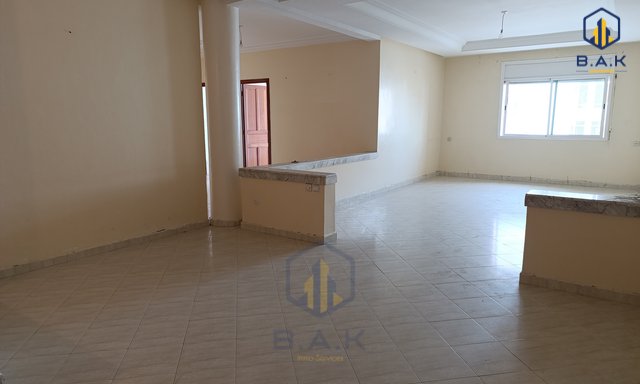 شقة للبيع مع شرفة في الطابق الثالث — القنيطرة, المعمورة