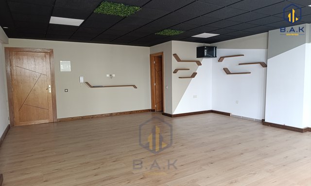 مكتب للإيجار مع تراس في الطابق الأول — القنيطرة, المعمورة