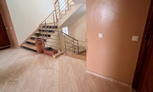 شقة للبيع في الطابق الأول - 4