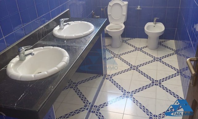 Villa for sale with terrace and three floors — Kenitra, El Ismailia - 4