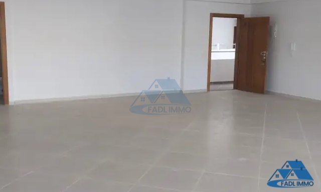 Bureau à louer avec parking au premier étage — Kénitra, Khabazat - 2