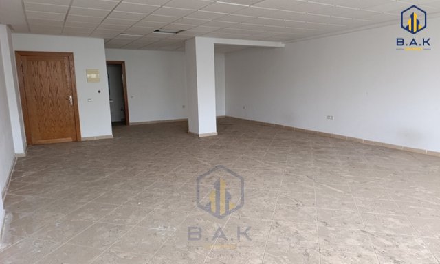 مكتب جديد للإيجار مع موقف سيارات في الطابق الأول — القنيطرة, سنتر - 2