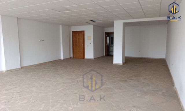 مكتب جديد للإيجار مع موقف سيارات في الطابق الأول — القنيطرة, سنتر