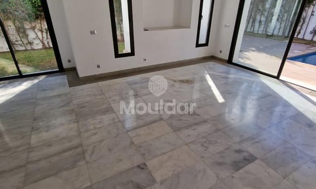 فيلا للبيع في بوسكورة، بريستيغيا - 3 غرف نوم - 4