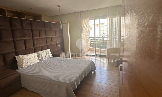 Villa spacieuse à vendre à Dar Bouazza, 5 chambres, 210m².