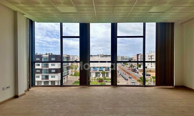 مكتب للإيجار بمساحة 95 م² بإطلالة على خليج أغادير - 2