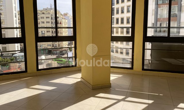 محل تجاري للإيجار في طنجة - 140 م²