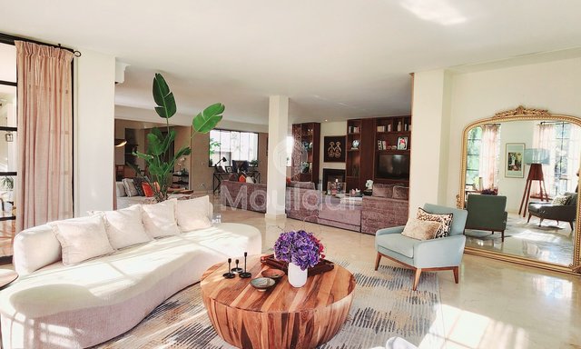 Villa d'exception à Dar Bouazza : Luxe et Espace à Vendre 