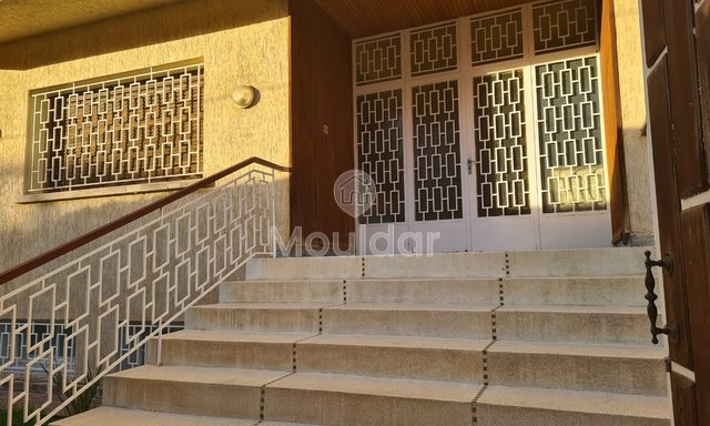 فيلا فسيحة للبيع في سلا - 5 غرف مريحة - 4