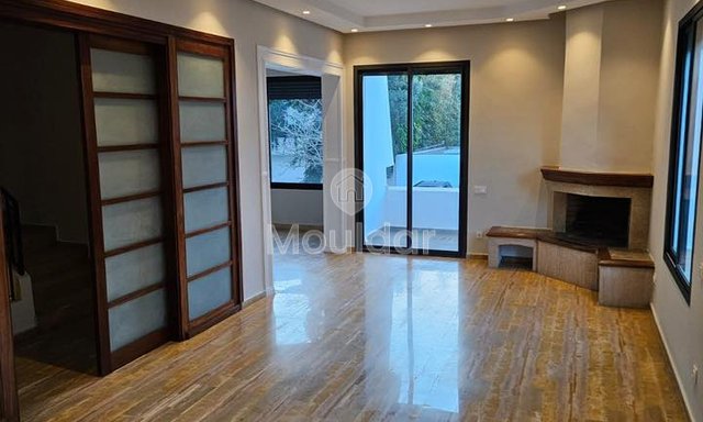 فيلا للإيجار: أناقة وفضاء في قلب أنفا