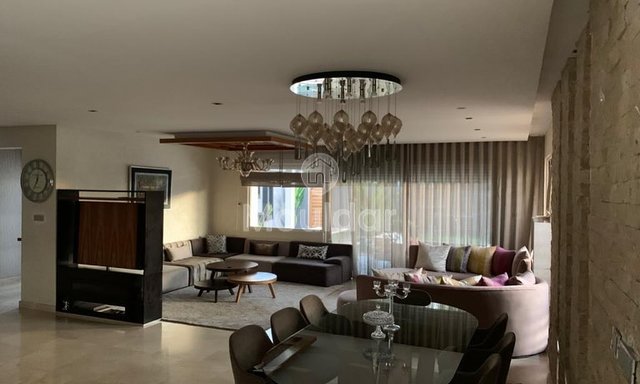 Patrimoine Real Estate biedt te huur een villa met zwembad in Bouskoura – 4 ruime slaapkamers - 3