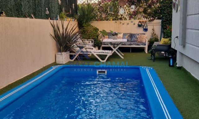 فيلا مع بركة سباحة للبيع في عاشقار — طنجة, أشقر