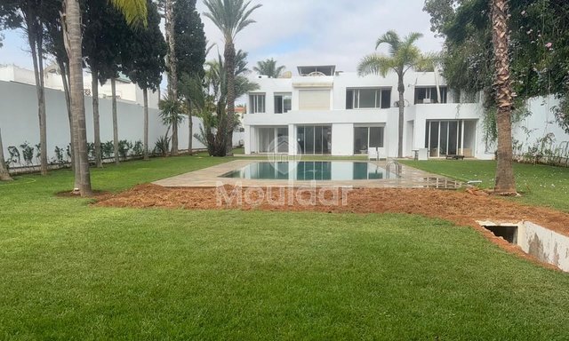 فيلا للإيجار في الدار البيضاء: أناقة وراحة في كاليفورنيا