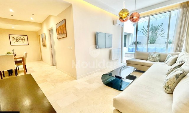 Ünlü Altın Üçgen'de bulunan ve 24 saat güvenli bir rezidans içinde kiralanabilir muhteşem bir mobilyalı daire.

Dairenin özellikleri:

- Toplam alan: 120 m², bunun 20 m²'si avlu
- 2 geniş yatak odası
- 2 banyo
- 1 WC
- Aydınlık ve geniş oturma odası
- Modern ve zarif mobilyalar
- Kişisel alanı olan tamamen donanımlı mutfak
- Geri çevrilebilir merkezi klima
- Garajda 1 park yeri

Konum:

- Birinci sınıf konum
- Tüm olanaklara yakın

Aylık 10.000 DHS kira ile, yönetime ait giderler dahil.