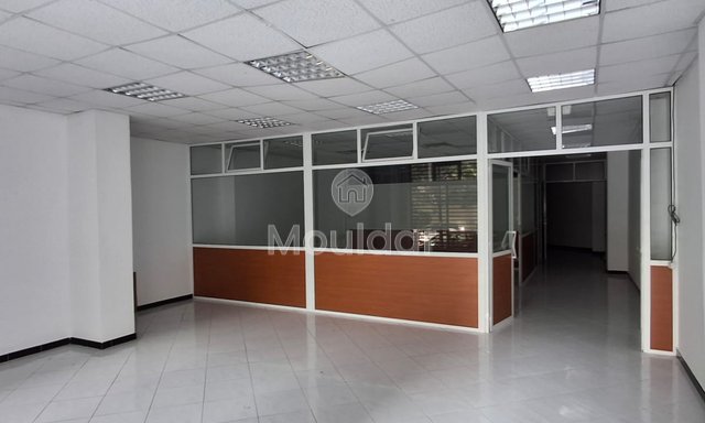 إيجار محل تجاري وسط المدينة طنجة - 185م² متاحة