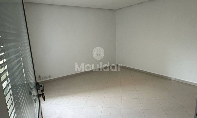 مكتب للبيع في الدار البيضاء المعاريف - 67م² من الإمكانيات