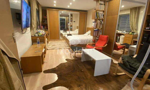 فيلا فسيحة للإيجار في الدار البيضاء: 5 غرف مريحة - 3