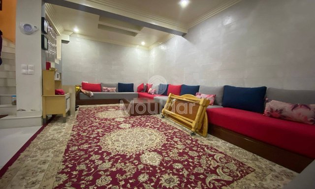 فيلا فسيحة للإيجار في الدار البيضاء: 5 غرف مريحة