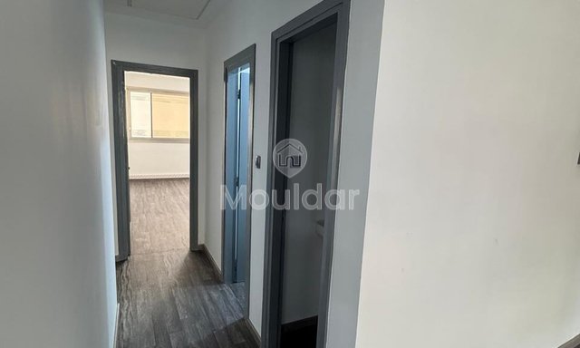 محلات مكتبية للإيجار: 175م² في الدار البيضاء - 3