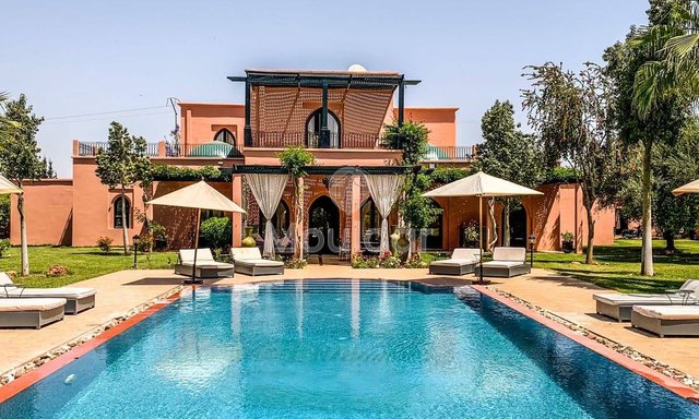 Maison Spacieuse à Vendre à Marrakech - 6 Chambres, 4400 m²