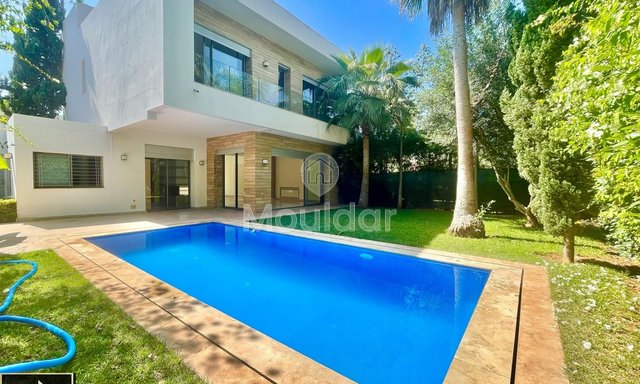 عِشْ الأناقة: فيلا للإيجار في كازابلانكا كاليفورنيا