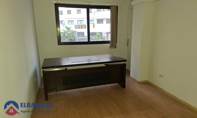 Bureau à vendre à Tanger : 80m² avec 4 pièces — Tanger, Administratif - 3