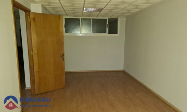 Bureau à vendre à Tanger : 80m² avec 4 pièces — Tanger, Administratif - 4