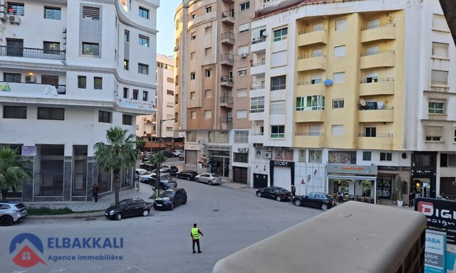 مكتب للإيجار في وسط مدينة طنجة: 80م² مع 4 غرف - 2