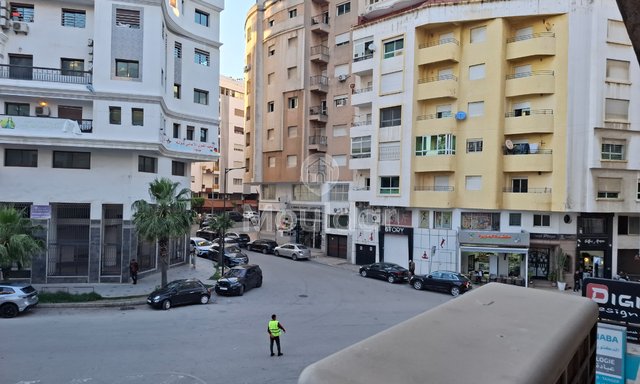 مكتب للبيع في طنجة: 80م²، 4 غرف، فرصة - 2