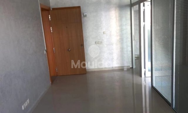 مكتب للإيجار في الدار البيضاء المعاريف - 80م² في الطابق الخامس