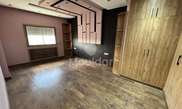 شقة جميلة للإيجار في الدار البيضاء - 4 غرف فسيحة