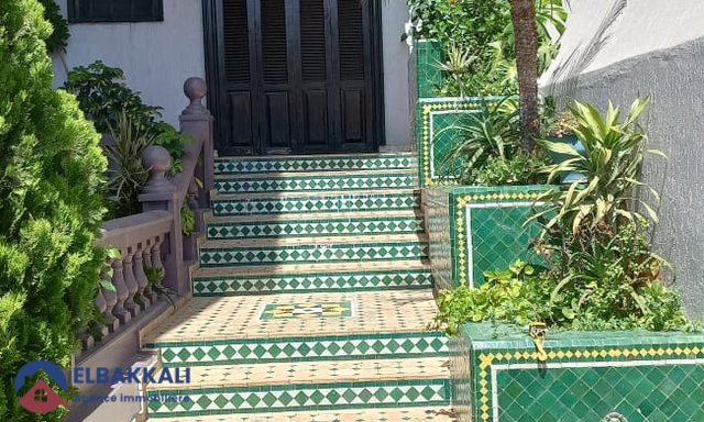 Villa spacieuse à vendre à Tanger - Charf, 7 chambres ! — Tanger, Charf - 7
