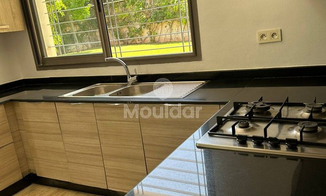 فيلا مدهشة للإيجار في الدار البيضاء - 4 غرف نوم واسعة - 3