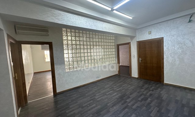 مكتب للبيع: مساحة مميزة في الدار البيضاء - الأميرات