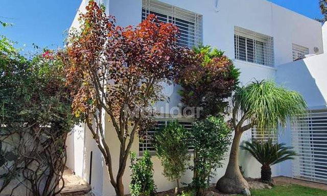 فيلا فسيحة للإيجار في الدار البيضاء - راحة وأناقة