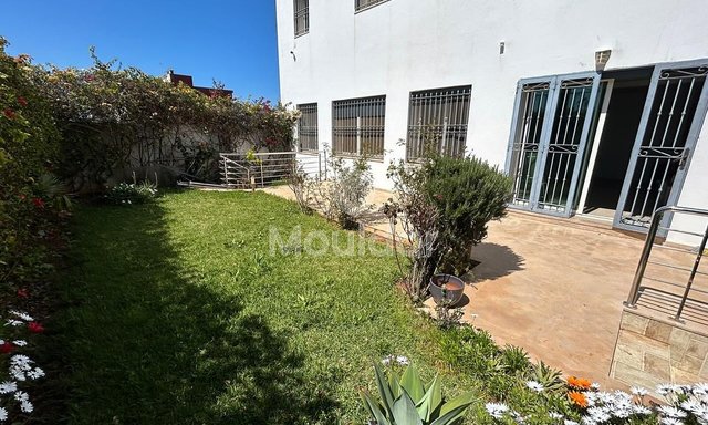 فيلا أنيقة للايجار في دار بوعزة - 3 غرف نوم - 4