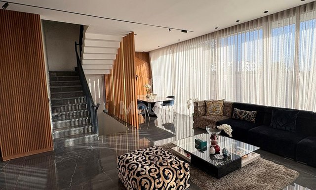 فيلا أنيقة للبيع في دار بوعزة - 4 غرف نوم فسيحة