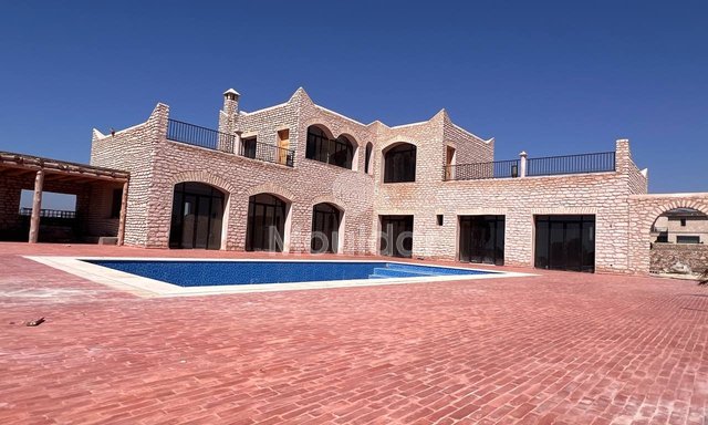 Villa d'Exception à Essaouira : Luxe et Espace Invincibles