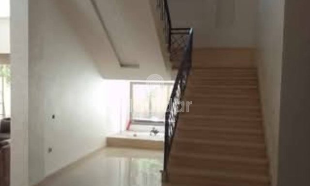 Villa de Luxe à Marrakech : 4 Chambres à Vendre - 4