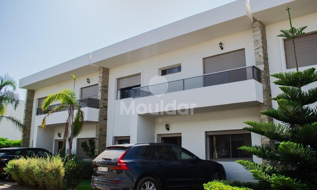 Villa à vendre à Sidi Rahal avec piscine et jardin
