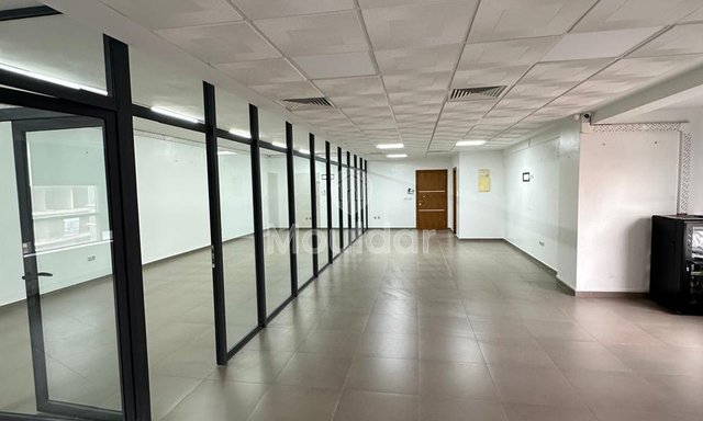 مكتب للايجار في الدار البيضاء: 130م² في الطابق الخامس - 2