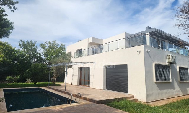 فيلا فاخرة للإيجار في الرباط - 5 غرف نوم فسيحة