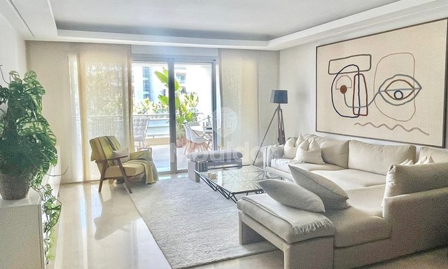 شقة فاخرة للإيجار في عين دياب، الدار البيضاء - 200م²